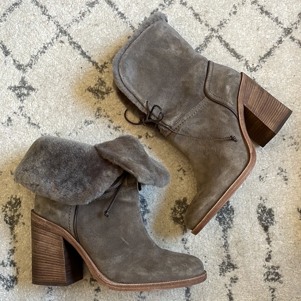 (UGG Australia) Jeremy Fashion Boots Mouse Grey Suede Stacked Block Heel Booties